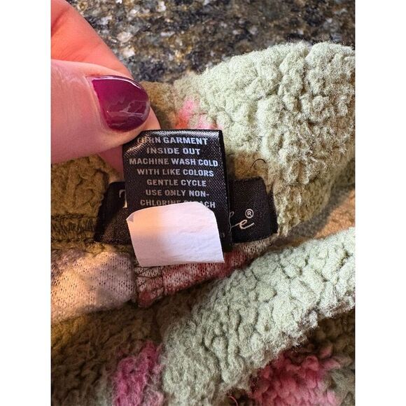 Thorn & Fable Women's Floral Sherpa Lounge Shorts Green Size S - Picture 4 of 4